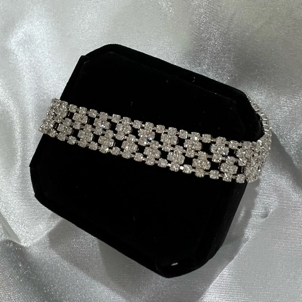 SWAROVSKI CRYSTAL BRACELET made with Swarovski Crystal & Elements - Picture 3 of 8